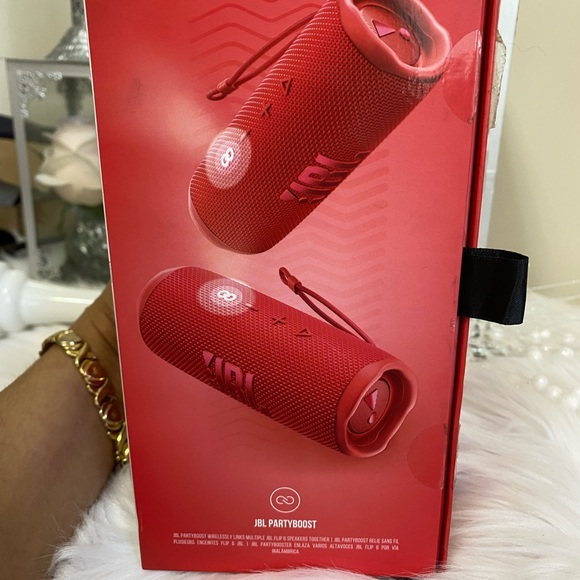 JBL FLIP6 Portable Waterproof Speaker - Red - Picture 12 of 15